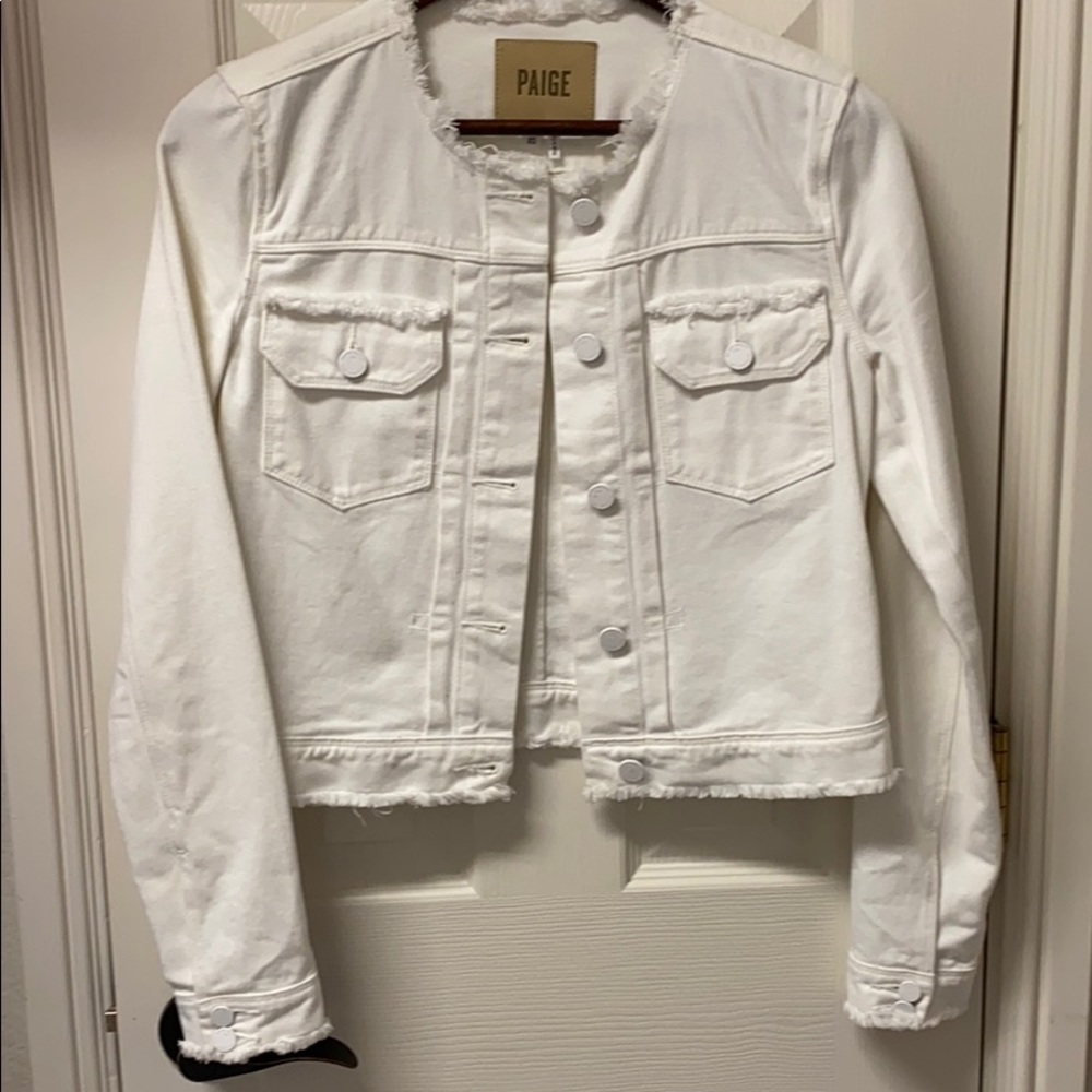 Paige collarless Jean jacket. White. XS